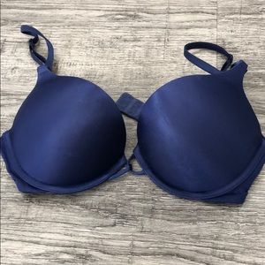 Victoria’s Secret bombshell miraculous plunge bra